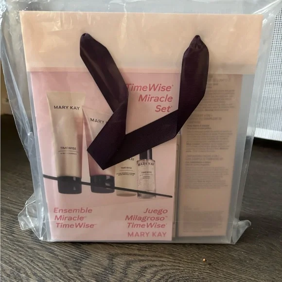 New Mary Kay Timewise Set - Picture 2 of 3